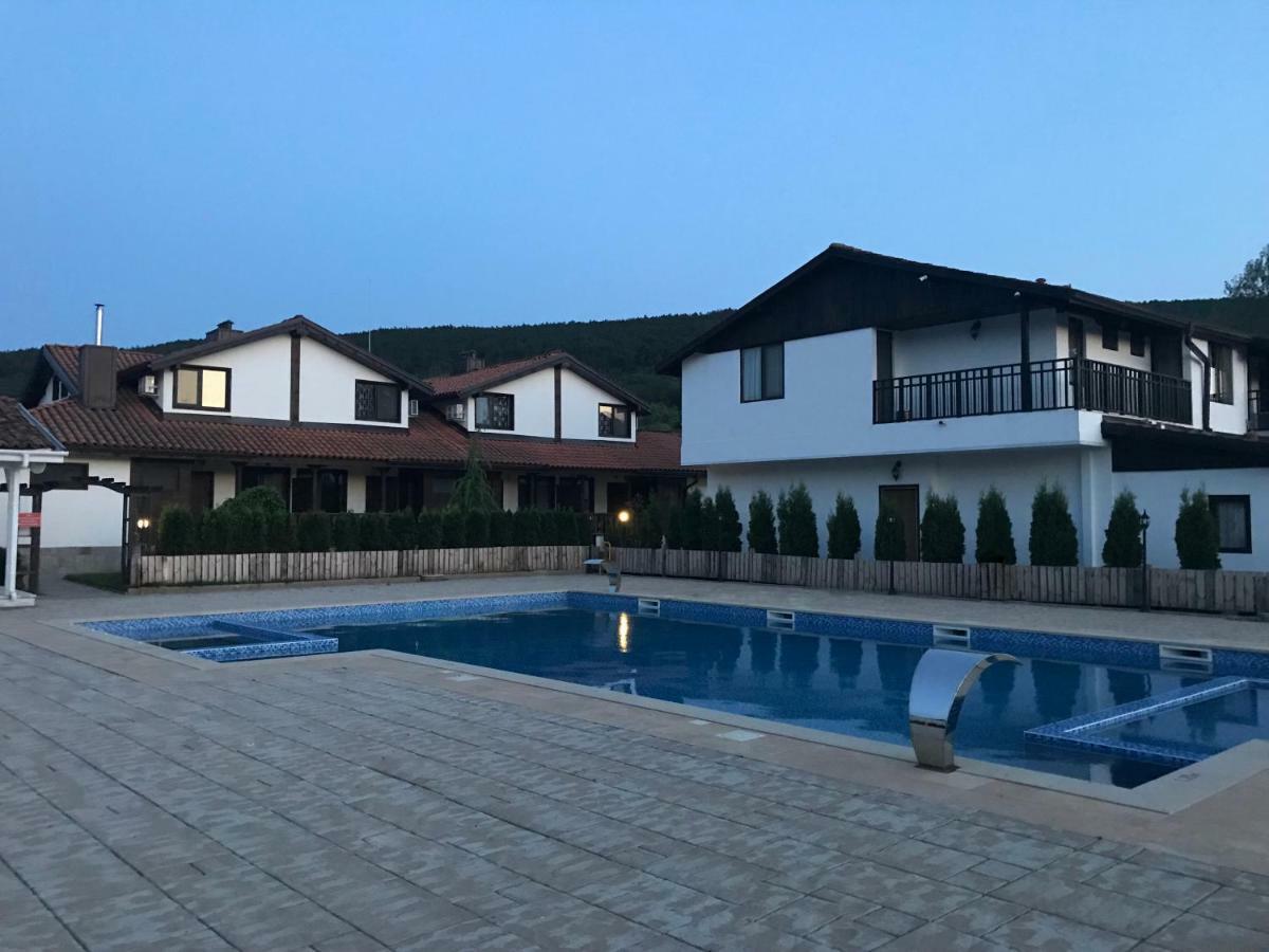 Guest House Bukor Shtepi Mandrica Exterior photo