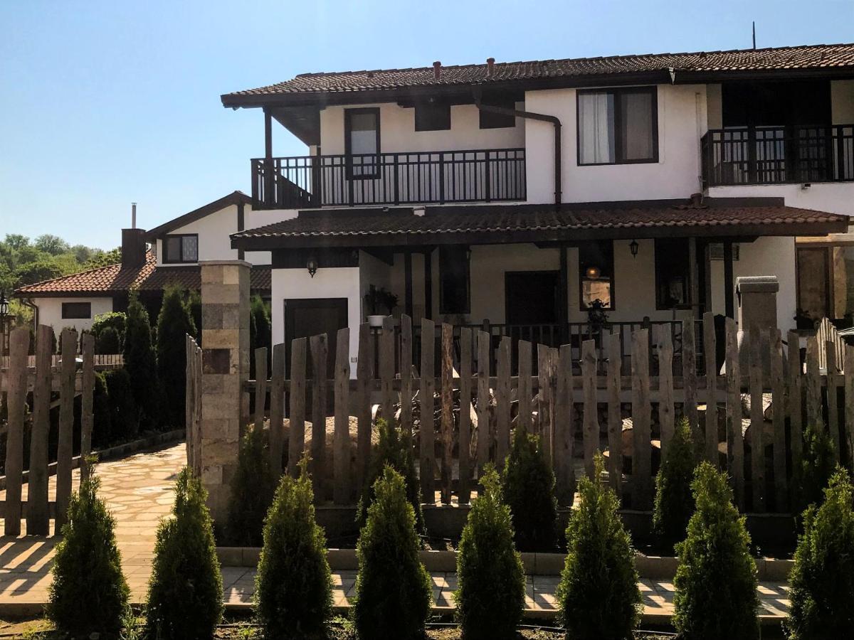 Guest House Bukor Shtepi Mandrica Exterior photo